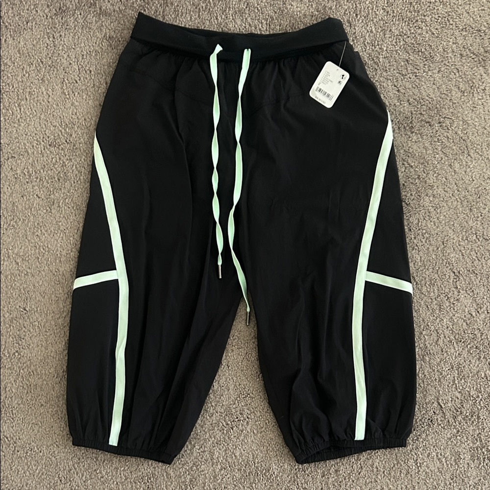 Stylish Black Capris with Mint Accents